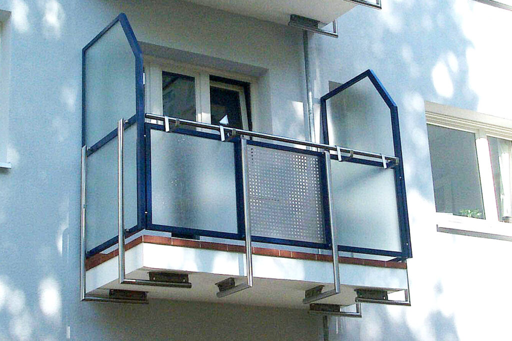 Balkongeländer mit Seitenschutz Metallbau Geerz