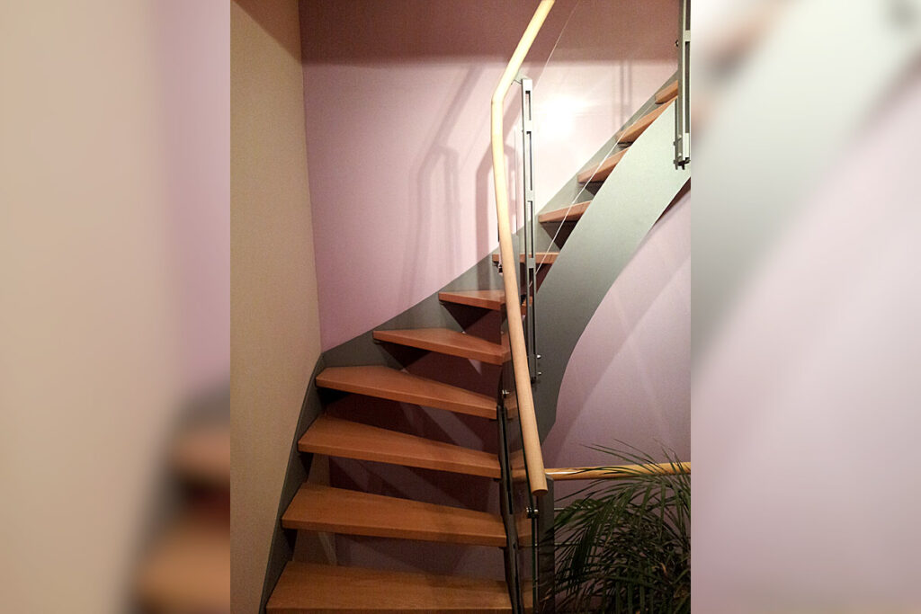 Metallbau Geerz - Verglastes Treppengeländer für Hausflur
